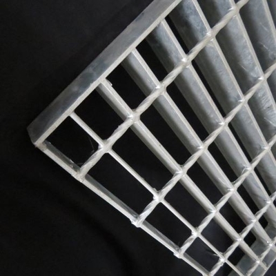 Kaymaz Tırtıklı Çelik Izgara Merdiven Basamakları Korozyona Dayanıklı