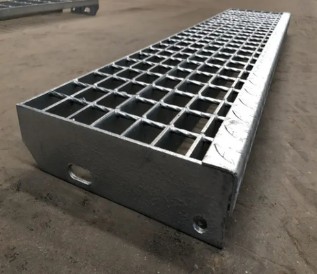 Q235 T4 Çelik Izgaralı Merdiven Basamakları Sıcak Daldırma Galvanizleme