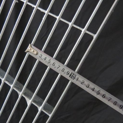 Q235 T4 Çelik Izgaralı Merdiven Basamakları Sıcak Daldırma Galvanizleme