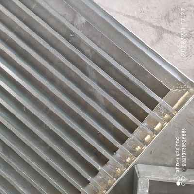 Tesis Platformu İçin Özel Yapılmış Gümüş Basınçlı Kaynak Galvanizli Çelik Izgara