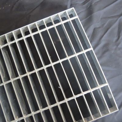 Kaymaz Tırtıklı çelik Metal Izgara Rulman Çubuğu Pitch 30mm Korozyona Dirençli