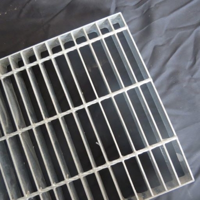 Kaymaz Tırtıklı Çelik Metal Izgara Rulman Çubuğu Pitch 30mm Korozyona Dirençli
