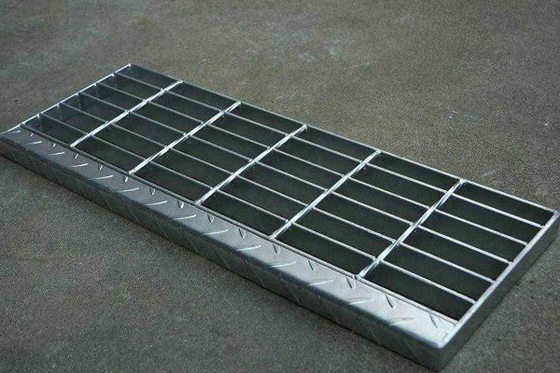 Korozyona Dayanıklı Galvanizli Çelik Izgaralı Merdiven Basamakları Metal Kaymaz Merdiven Basamakları