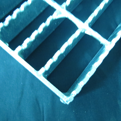 Dış T1 Kaymaz Metal Merdiven Galvanizli Merdiven Basamakları Basamak Plakası