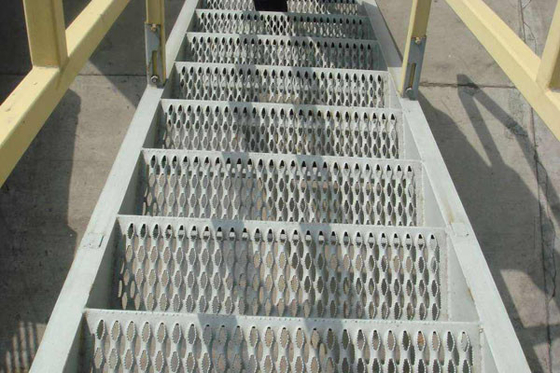 Güvenlik Sıcak Daldırma Galvanizli Çelik Rendelenmiş Metal Merdiven Basamakları