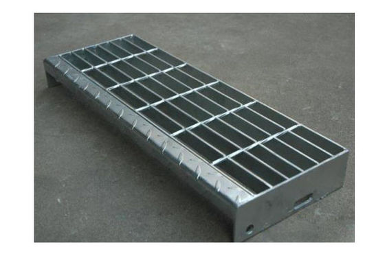 T4 Damalı Platenosing Cıvatalı Çelik Metal Izgara Merdiven Basamakları 60mm Pitch