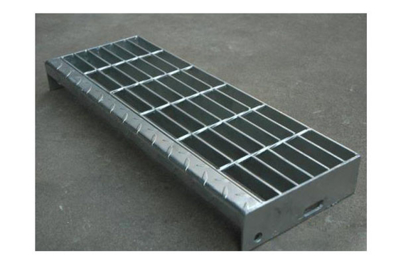 T4 Damalı Platenosing Çelik Izgara Merdiven Basamakları 40mm Pitch'te Rulman Çubukları