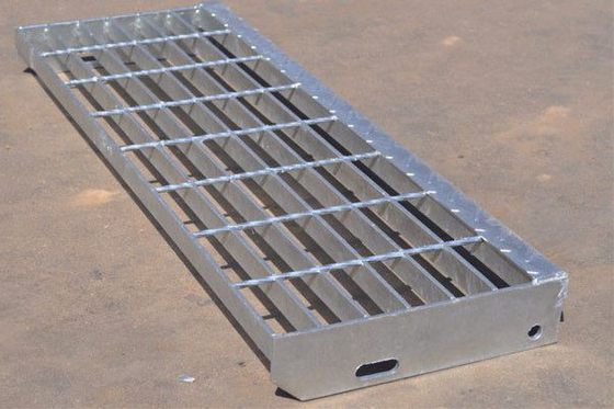 T4 Damalı Platenosing Çelik Izgara Merdiven Basamakları 40mm Pitch'te Rulman Çubukları